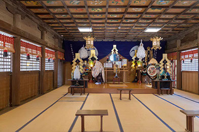 画像：琴崎八幡宮の拝殿室内